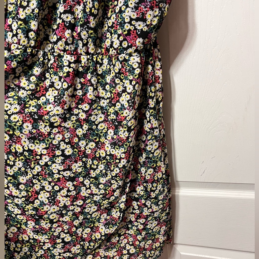 Floral faux wrap dress NWT - Picture 2 of 8